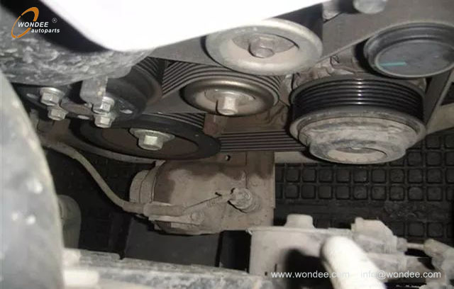 engine leaks oil (4) Утечка двигателя масло (4)