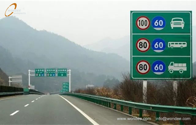 Changing lanes to give way (1) Изменение полос, чтобы уступить (1)