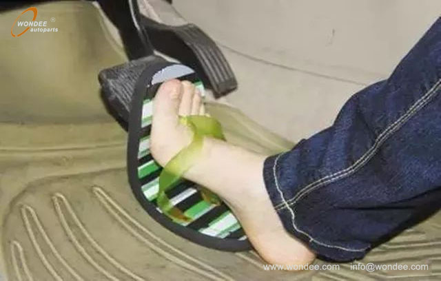 Носить тапочки во время вождения (3)