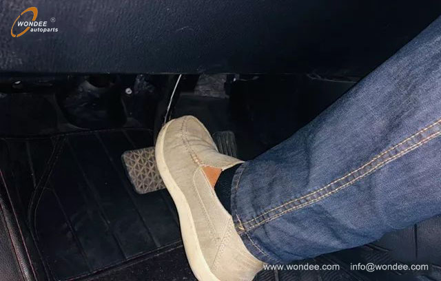 changing the brake pads (2) Изменение тормозных прокладков (2)