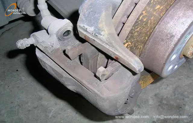 changing the brake pads (3) Изменение тормозных прокладков (3)