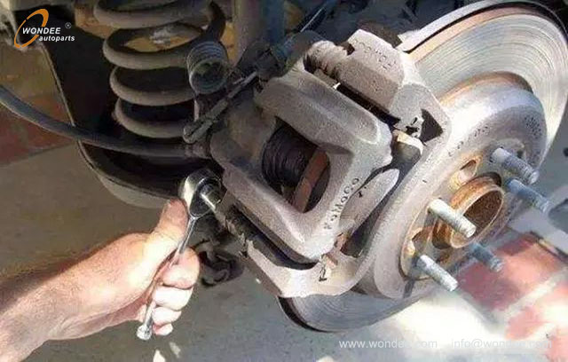 Тормозные системы поддерживают (3)