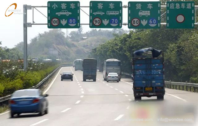 Changing lanes to give way (3) Изменение полос, чтобы уступить (3)