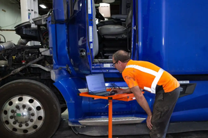 682173571baeb9eca0bb5109_semi-truck-diagnostics.png