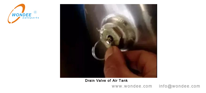 Сливной клапан воздушного бака